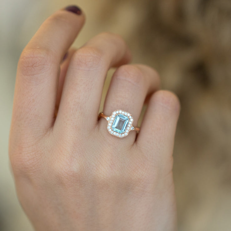 aquamarine stone on rose gold ring