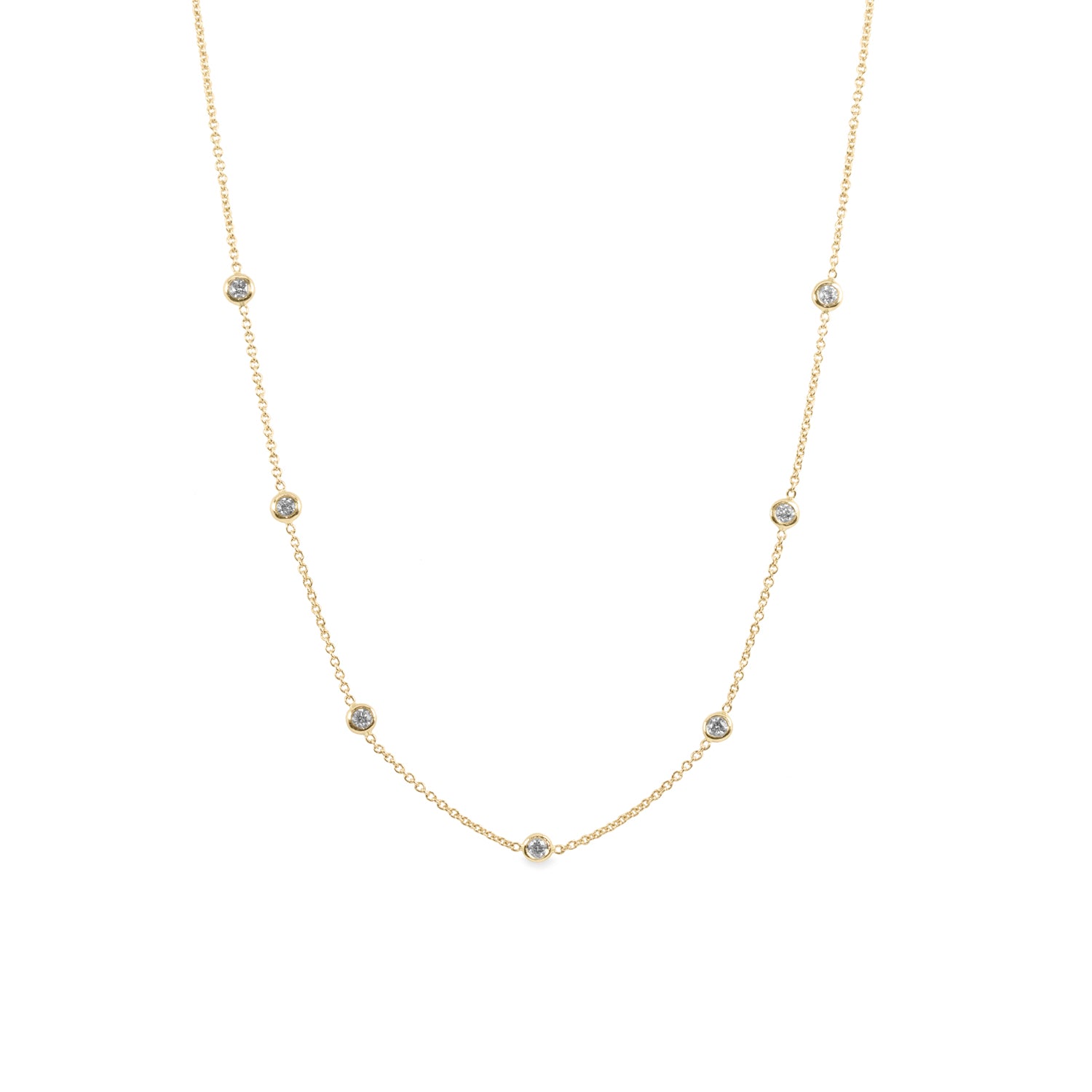 minimalistic necklace with diamonds