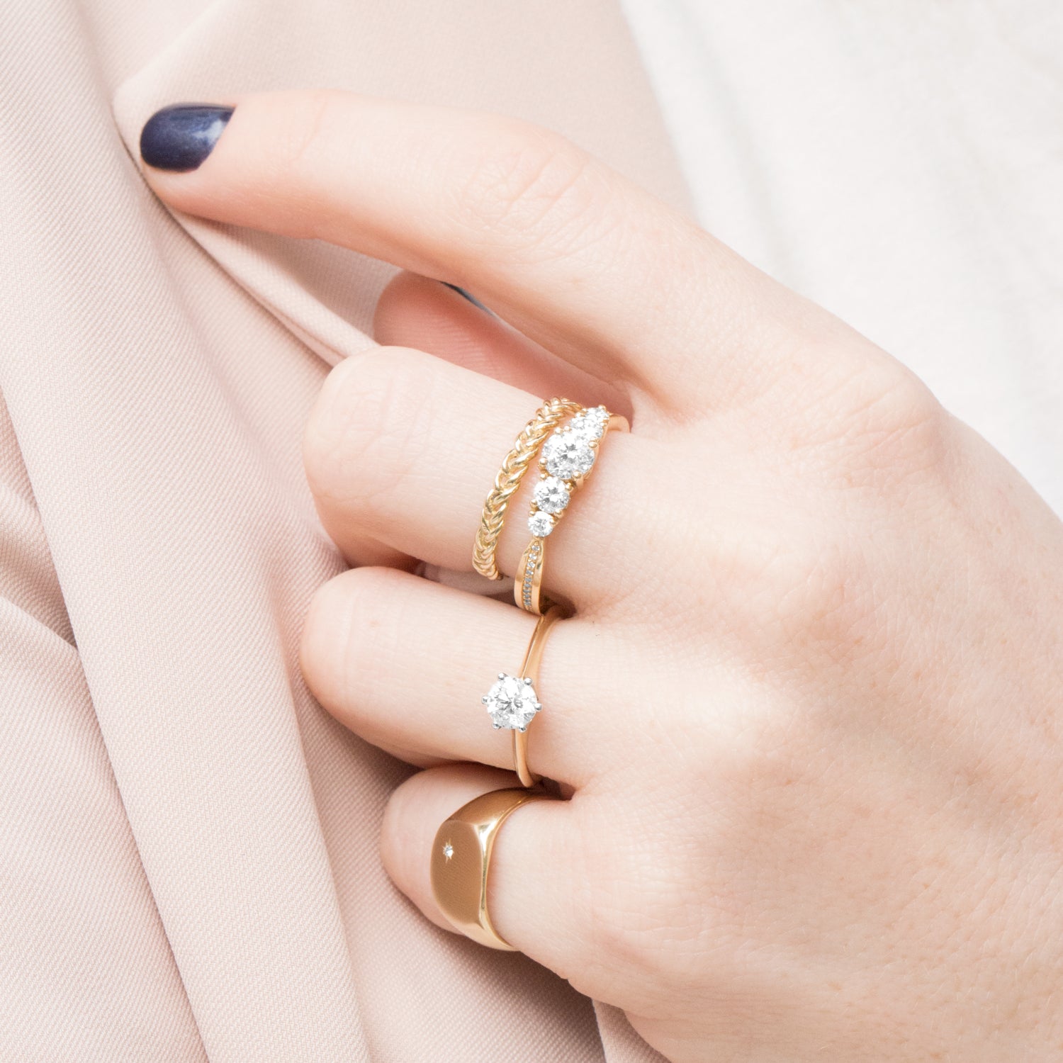 Maria Gold Ring White Diamond & Engraving