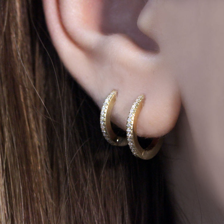 Khloé Medium Hoop Gold Earring with White Diamonds